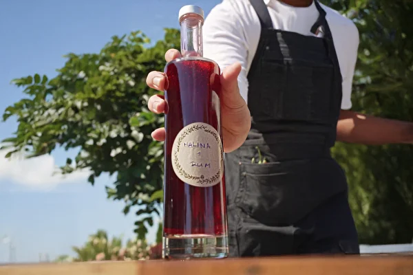 Licor de framboesa com um toque de rum