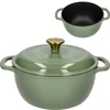 Panela de ferro fundido esmaltada - cor sálvia, 4 L ['panelas de ferro fundido', ' panelas de ferro fundido esmaltadas', ' utensílios de ferro fundido', ' vantagens dos utensílios de ferro fundido', ' ferro fundido esmaltado', ' cozinhar numa panela de ferro fundido', ' panela de ferro fundido com esmalte', ' panela em ecru', ' panela em bordô', ' panela em sálvia', ' porque vale a pena cozinhar em panelas de ferro fundido', ' para oferecer', ' que panelas de ferro fundido escolher']
