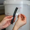 Recipiente para fermentação de cerveja com tubo de fermentação, torneira, termômetro e redutor de sedimentos - 16 