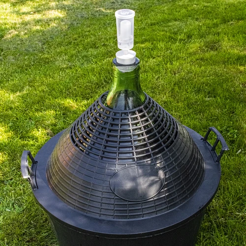 Balão para vinho 34 L em cesto de plástico - 7