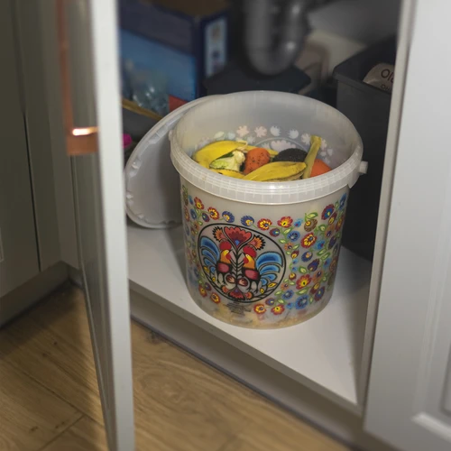 Balde alimentar GWIOZDA - com tampa, 10 L - 8