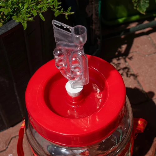 Borbulhador de fermentação de 6 câmaras com tampa protetora - 4