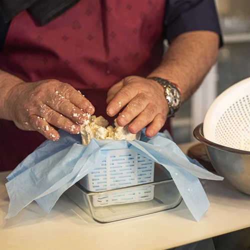 Forma para queijo quadrada 11 x 11 x 8,5 cm para 500 g - 2