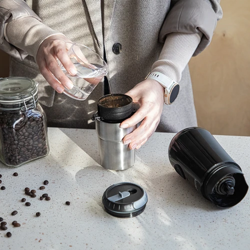 Moedor de café - elétrico, de mós, com infusor e copo - 17