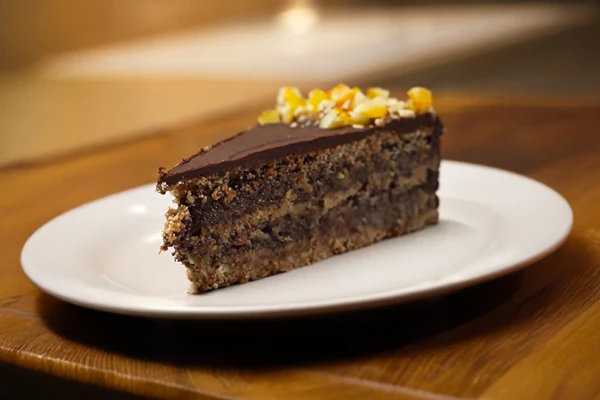 Bolo de sementes de papoila em camadas do chefe