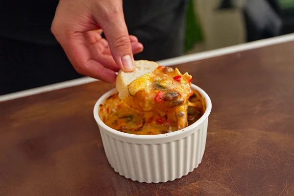 Camembert derretido com doce de pêssego