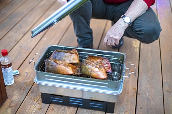 Carpa da véspera de Natal, fumada