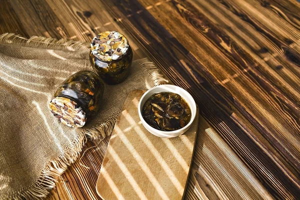 Cogumelos caseiros em conserva