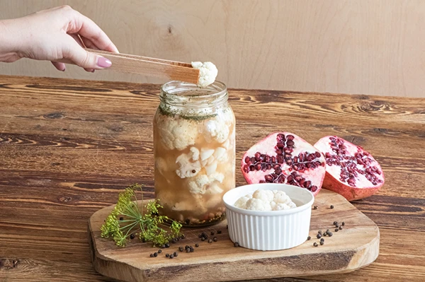 Couve-flor fermentada com romã