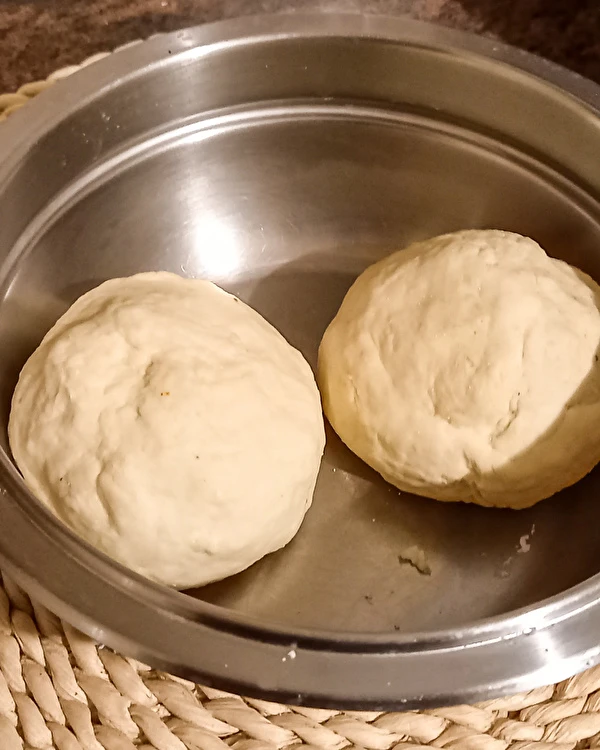 Estrela de massa lêveda com espinafres