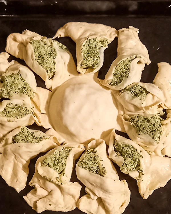 Estrela de massa lêveda com espinafres