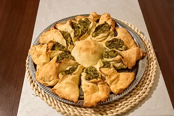 Estrela de massa lêveda com espinafres