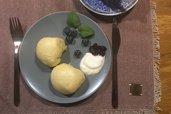 Pãezinhos cozidos a vapor com mirtilos