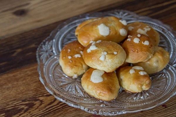 Pãezinhos doces com ameixa