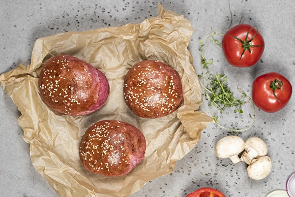 Pãezinhos vermelhos com adição de beterraba