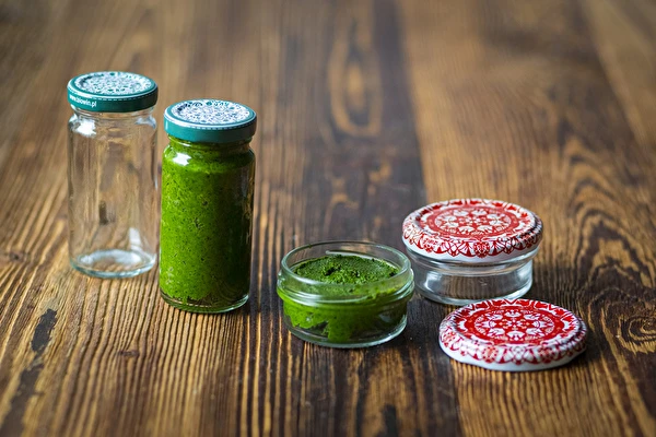 Pasta de levístico — tempero MAGGI caseiro