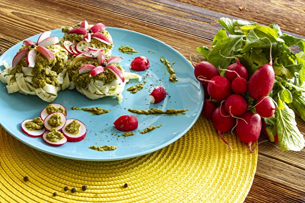 Pesto de folhas de rabanete