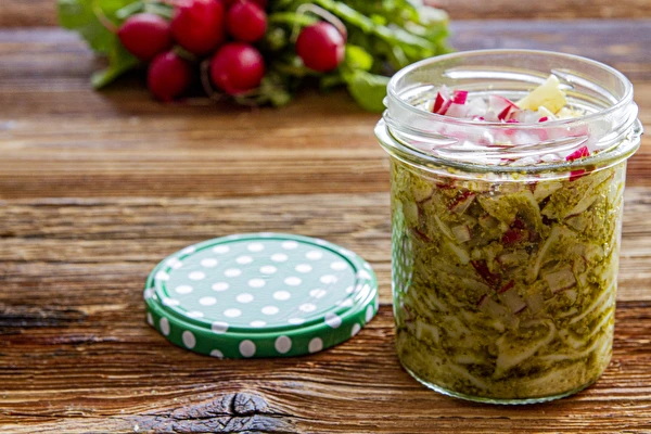 Pesto de folhas de rabanete