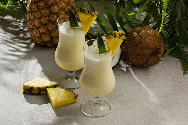 Piña Colada - cocktail tropical clássico