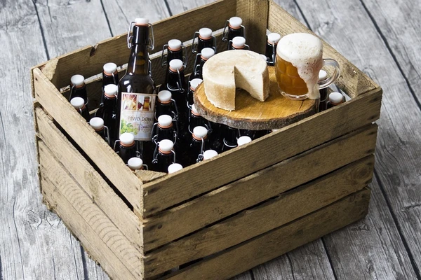 Queijo caseiro com cerveja