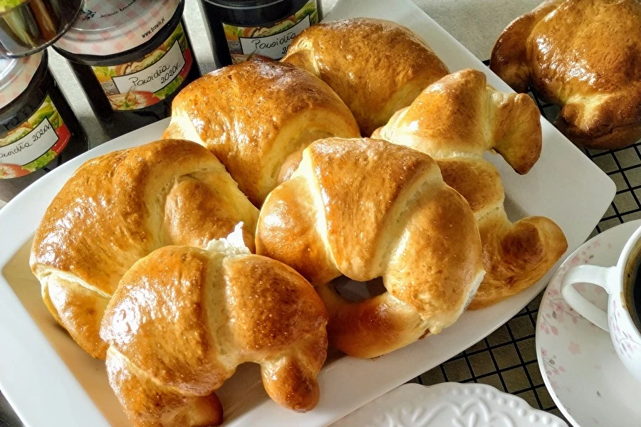 Browin Przepiśnik - Croissants levedados de espelta com doce de ameixa