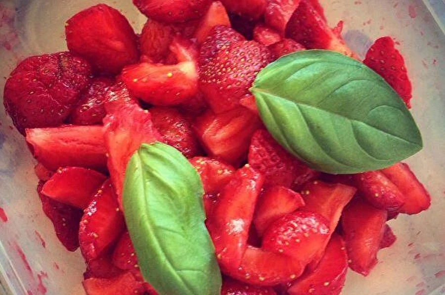 Browin Przepiśnik - Doce de morango com manjericão