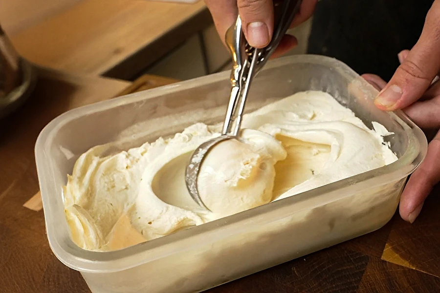 Browin Przepiśnik - Gelado de natas com um toque de conhaque