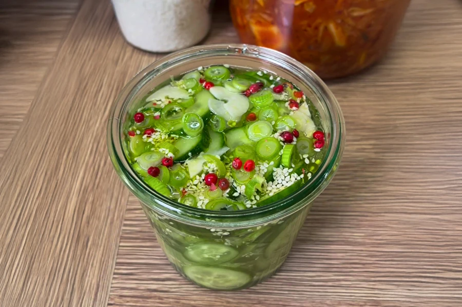 Browin Przepiśnik - Pepinos marinados à moda japonesa