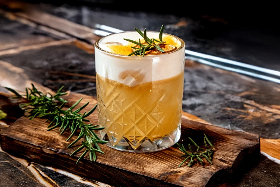 Browin Przepiśnik - Whisky Fire Sour - um cocktail de caráter marcante